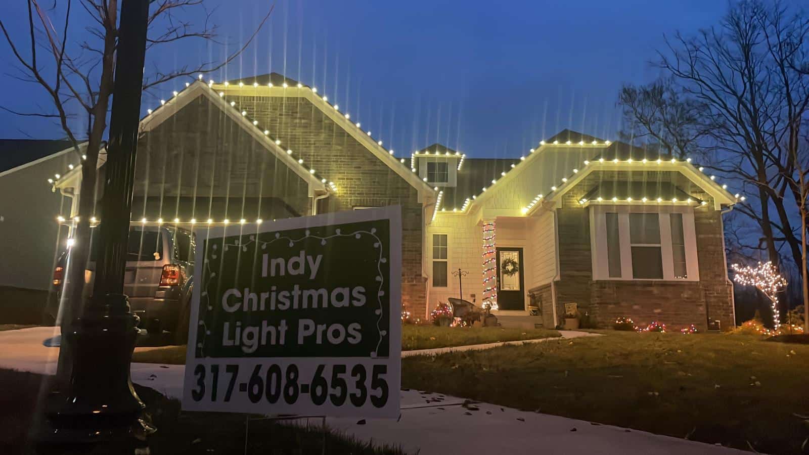 How Do Professional Christmas Light Installers Work?